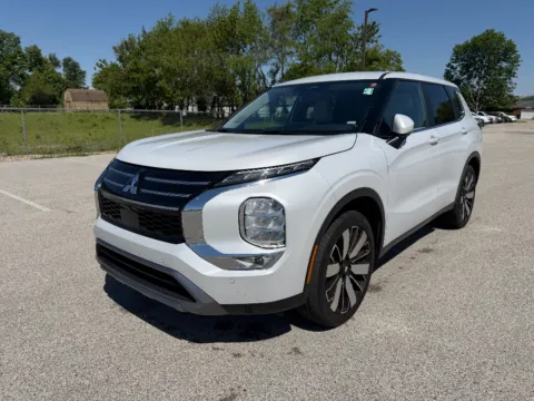 White 2025 Mitsubishi Outlander SE for sale in Terre Haute, IN