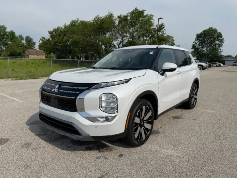 White 2025 Mitsubishi Outlander SE for sale in Terre Haute, IN