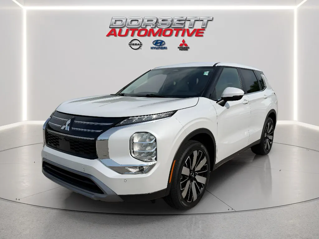 2025 Mitsubishi Outlander SE 2WD's photo