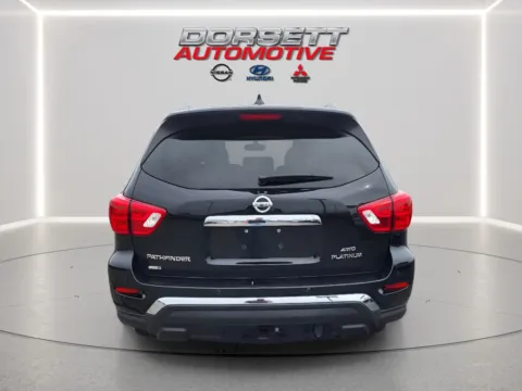 More photos of 2020 Nissan Pathfinder Platinum at Dorsett Nissan, IN
