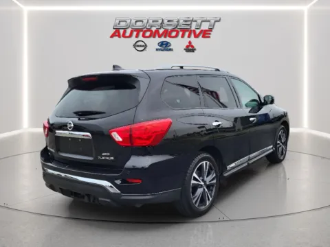 More photos of 2020 Nissan Pathfinder Platinum at Dorsett Nissan, IN
