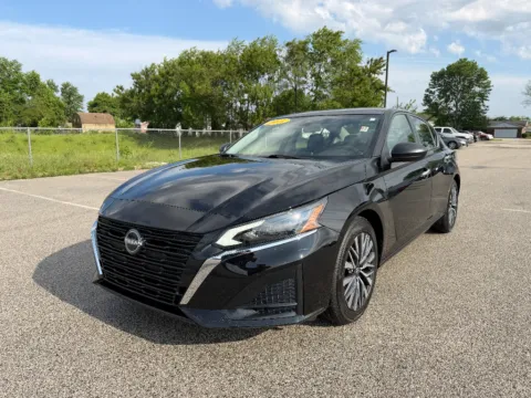 Black 2025 Nissan Altima SV for sale in Terre Haute, IN