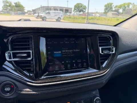 More photos of 2022 Dodge Durango SXT at Dorsett Nissan, IN