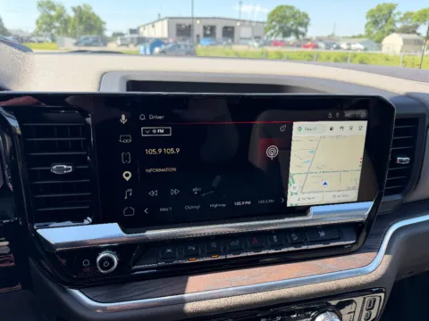 More photos of 2025 GMC Sierra 1500 SLT at Dorsett Nissan, IN
