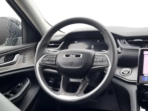 More photos of 2023 Jeep Grand Cherokee Limited at Dorsett Nissan, IN