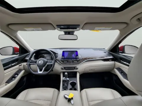 Photos of 2019 Nissan Altima 2.5 Platinum for sale in Terre Haute, IN at Dorsett Nissan
