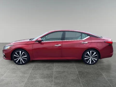 Photos of 2019 Nissan Altima 2.5 Platinum for sale in Terre Haute, IN at Dorsett Nissan