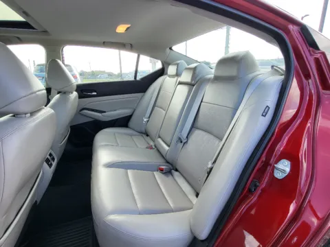 More photos of 2019 Nissan Altima 2.5 Platinum at Dorsett Nissan, IN