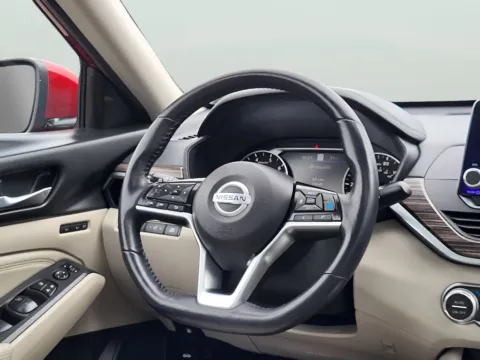 Another view of 2019 Nissan Altima 2.5 Platinum for sale in Terre Haute, IN at Dorsett Nissan