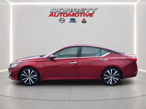 Photos of 2019 Nissan Altima 2.5 Platinum for sale in Terre Haute, IN at Dorsett Nissan