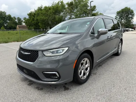 Gray 2022 Chrysler Pacifica Limited for sale in Terre Haute, IN