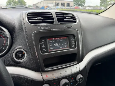 More photos of 2016 Dodge Journey SE at Dorsett Nissan, IN
