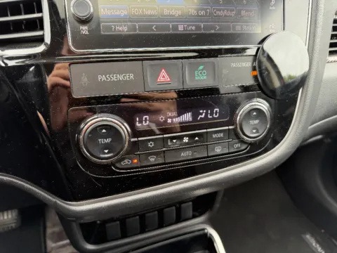 More photos of 2018 Mitsubishi Outlander SE at Dorsett Nissan, IN