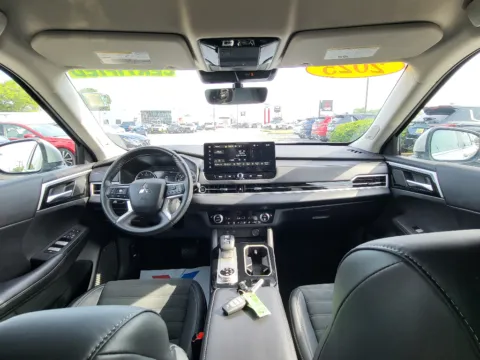 Photos of 2025 Mitsubishi Outlander SE for sale in Terre Haute, IN at Dorsett Nissan