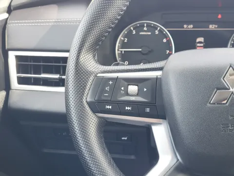 More photos of 2025 Mitsubishi Outlander SE at Dorsett Nissan, IN