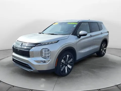 Silver 2025 Mitsubishi Outlander SE for sale in Terre Haute, IN