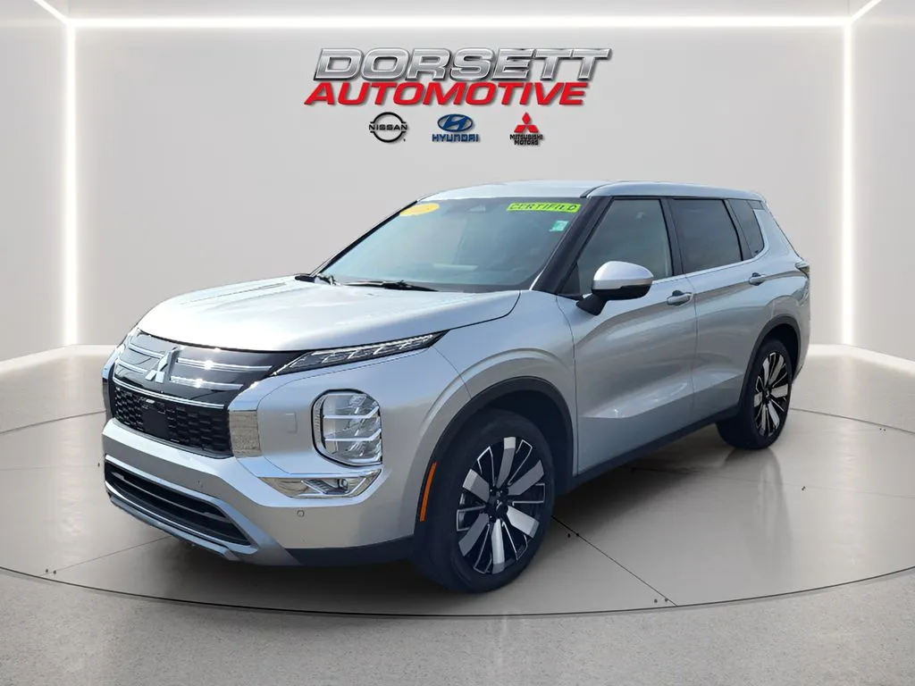 Silver 2025 Mitsubishi Outlander SE for sale in Terre Haute, IN