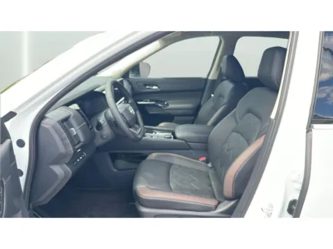 More photos of 2026 Nissan Pathfinder Platinum at Dorsett Nissan, IN