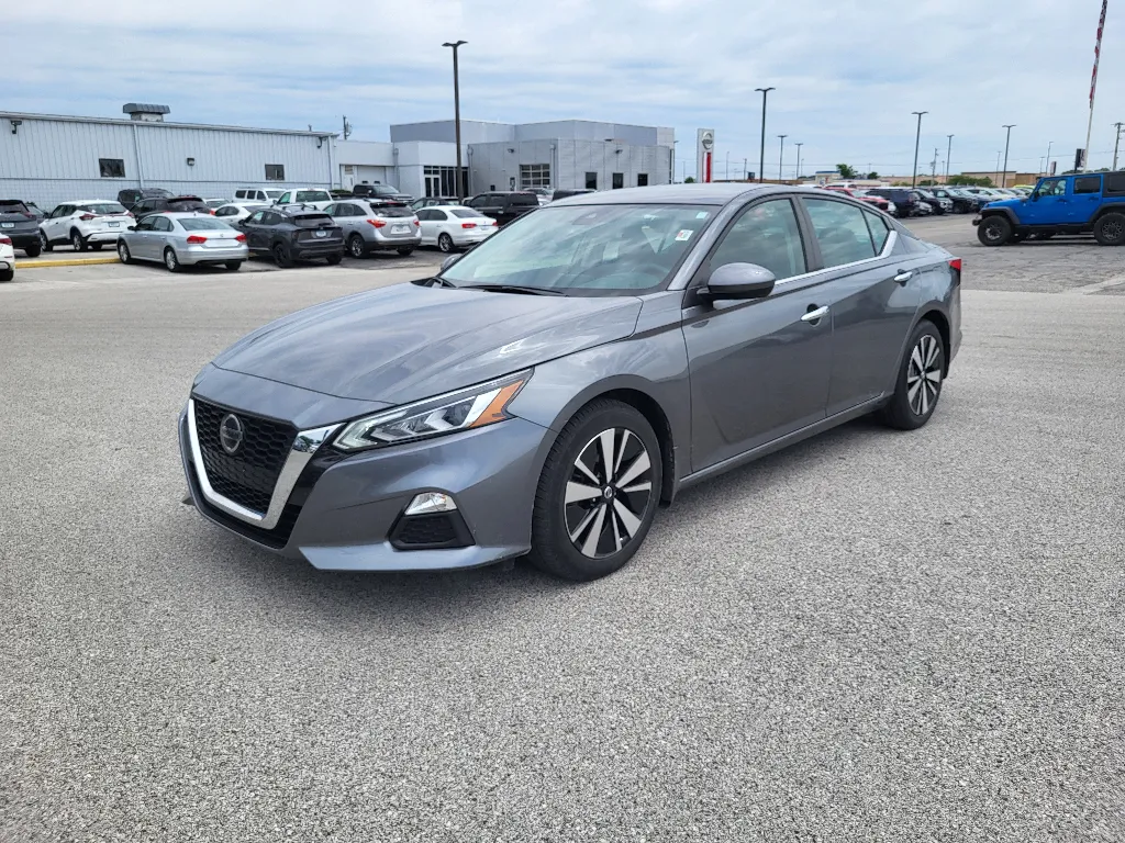 2022 Nissan Altima 2.5 SV for sale in Terre Haute, IN