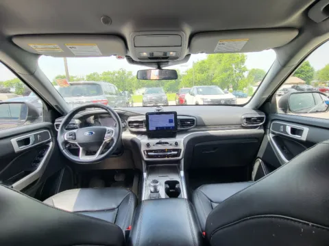 Photos of 2022 Ford Explorer XLT for sale in Terre Haute, IN at Dorsett Nissan