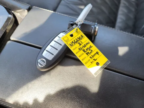 More photos of 2021 Nissan Rogue Platinum at Dorsett Nissan, IN