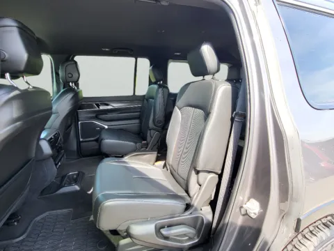 More photos of 2024 Jeep Wagoneer Series III at Dorsett Nissan, IN