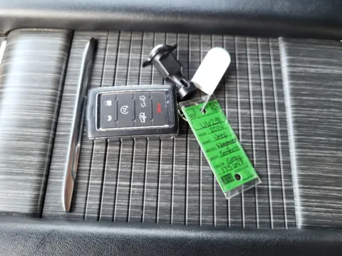 More photos of 2024 Jeep Wagoneer Series III at Dorsett Nissan, IN