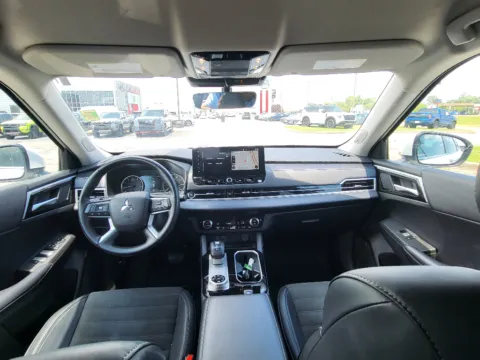 Photos of 2025 Mitsubishi Outlander SE for sale in Terre Haute, IN at Dorsett Nissan