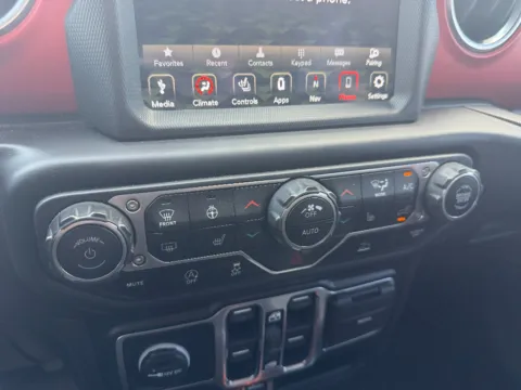 More photos of 2020 Jeep Gladiator Rubicon at Dorsett Nissan, IN