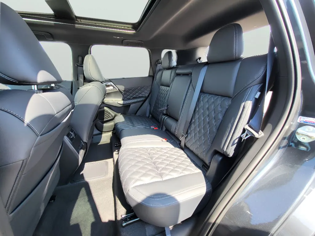 2026 Nissan Rogue Plug-In Hybrid Platinum - Photo 17
