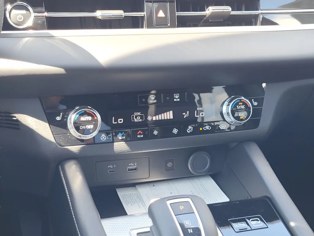 2026 Nissan Rogue Plug-In Hybrid Platinum - Photo 9