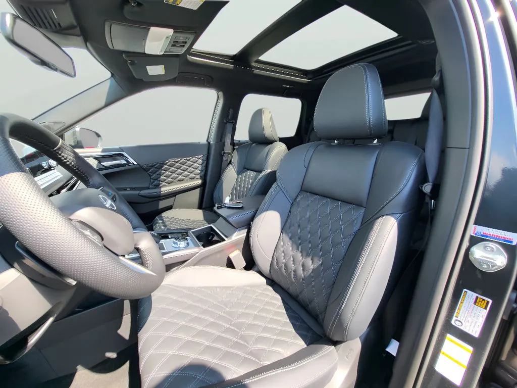 2026 Nissan Rogue Plug-In Hybrid Platinum - Photo 16