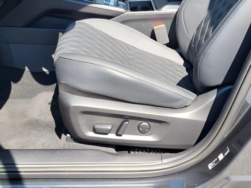 2026 Nissan Rogue Plug-In Hybrid Platinum - Photo 14