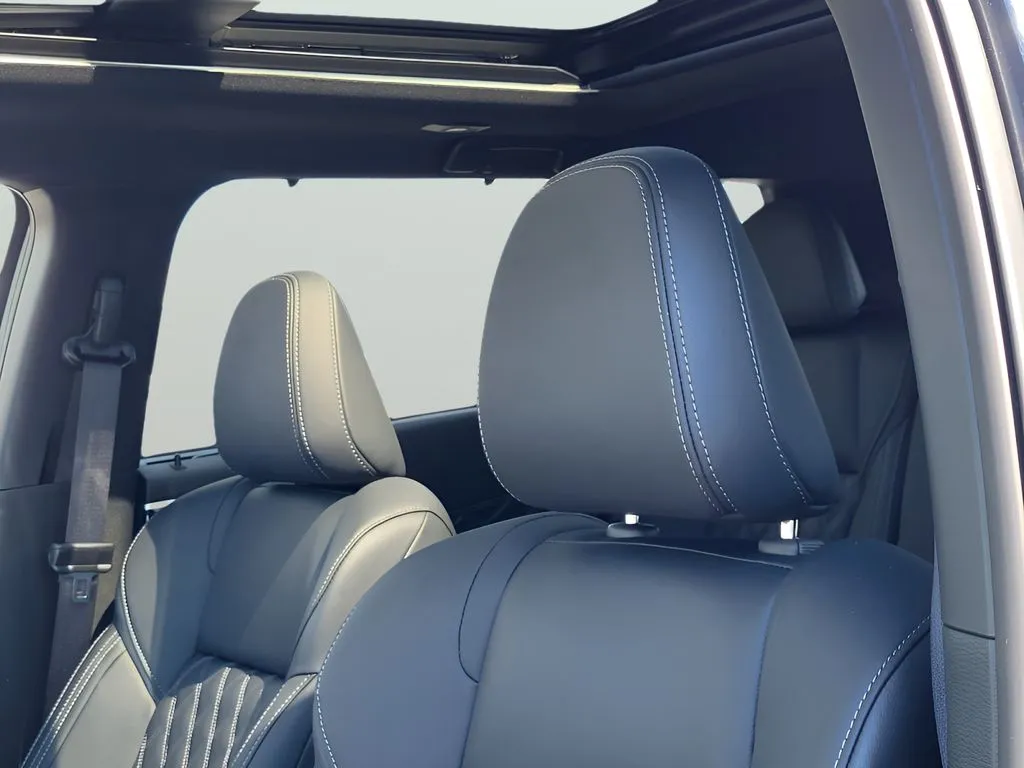 2026 Nissan Rogue Plug-In Hybrid Platinum - Photo 15