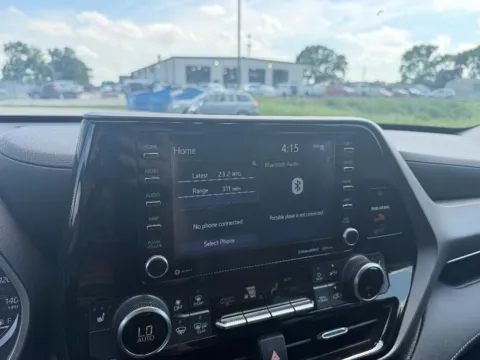 More photos of 2022 Toyota Highlander XLE at Dorsett Nissan, IN