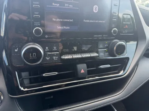 More photos of 2022 Toyota Highlander XLE at Dorsett Nissan, IN