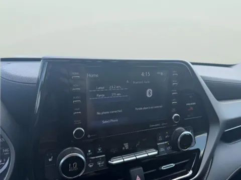 More photos of 2022 Toyota Highlander XLE at Dorsett Nissan, IN