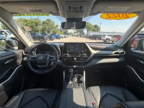 Photos of 2022 Toyota Highlander XLE for sale in Terre Haute, IN at Dorsett Nissan