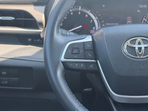 More photos of 2022 Toyota Highlander XLE at Dorsett Nissan, IN