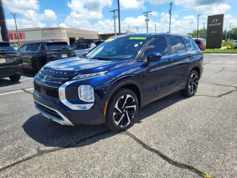 Blue 2024 Mitsubishi Outlander SE for sale in Terre Haute, IN