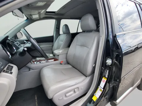 Another view of 2013 Toyota Highlander Limited for sale in Terre Haute, IN at Dorsett Nissan