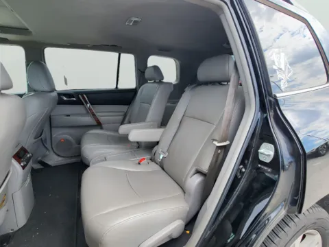 More photos of 2013 Toyota Highlander Limited at Dorsett Nissan, IN