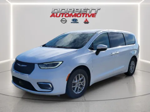 White 2023 Chrysler Pacifica Touring L for sale in Terre Haute, IN