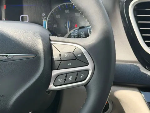 More photos of 2023 Chrysler Pacifica Touring L at Dorsett Nissan, IN