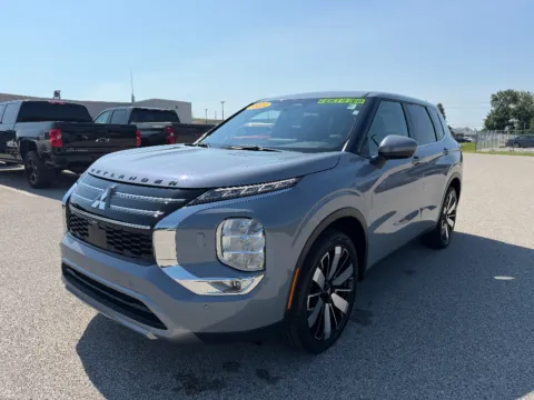 Gray 2025 Mitsubishi Outlander SE for sale in Terre Haute, IN