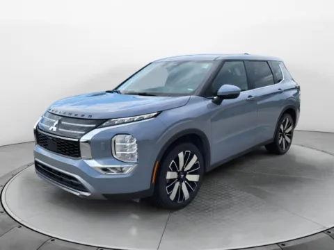Gray 2025 Mitsubishi Outlander SE for sale in Terre Haute, IN