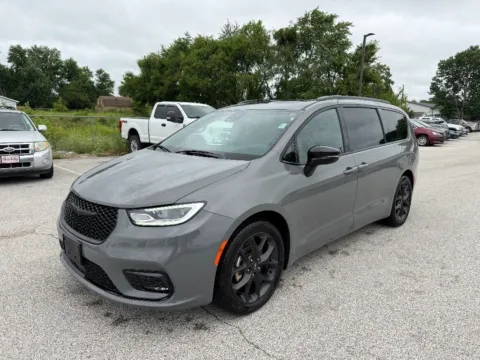 Gray 2025 Chrysler Pacifica Limited for sale in Terre Haute, IN