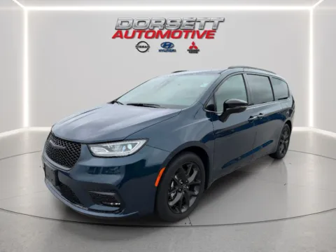 Blue 2025 Chrysler Pacifica Limited for sale in Terre Haute, IN