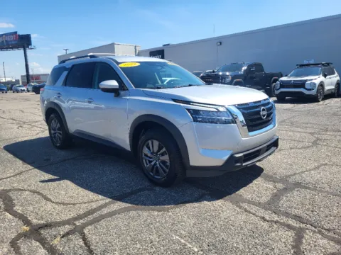 More photos of 2022 Nissan Pathfinder SV at Dorsett Nissan, IN