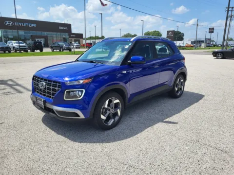 Blue 2024 Hyundai Venue Limited for sale in Terre Haute, IN
